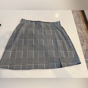 H& M plaid skirt. Size Medium